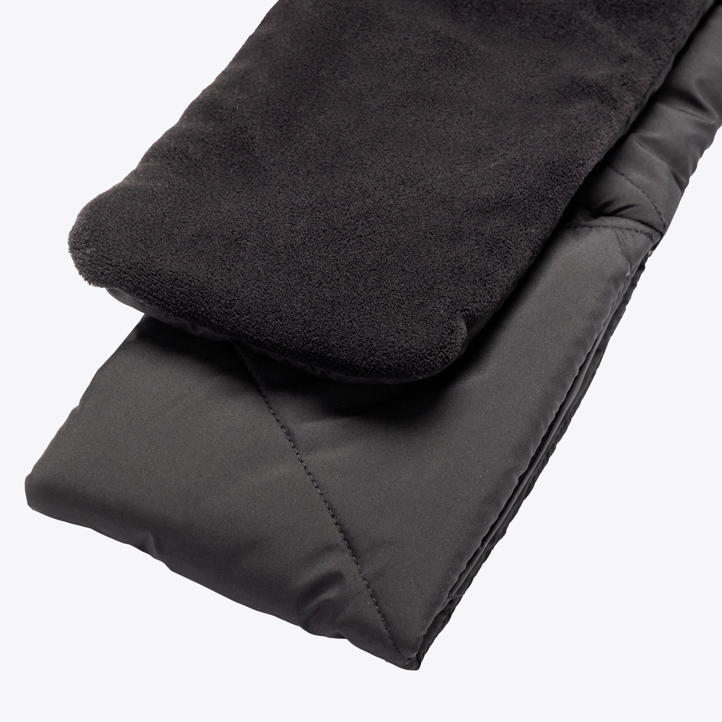 Kit Sciarpa Riscaldante Cordless Heat on the Go Puffer Scarf Nera e Power Bank Cellularline 5000